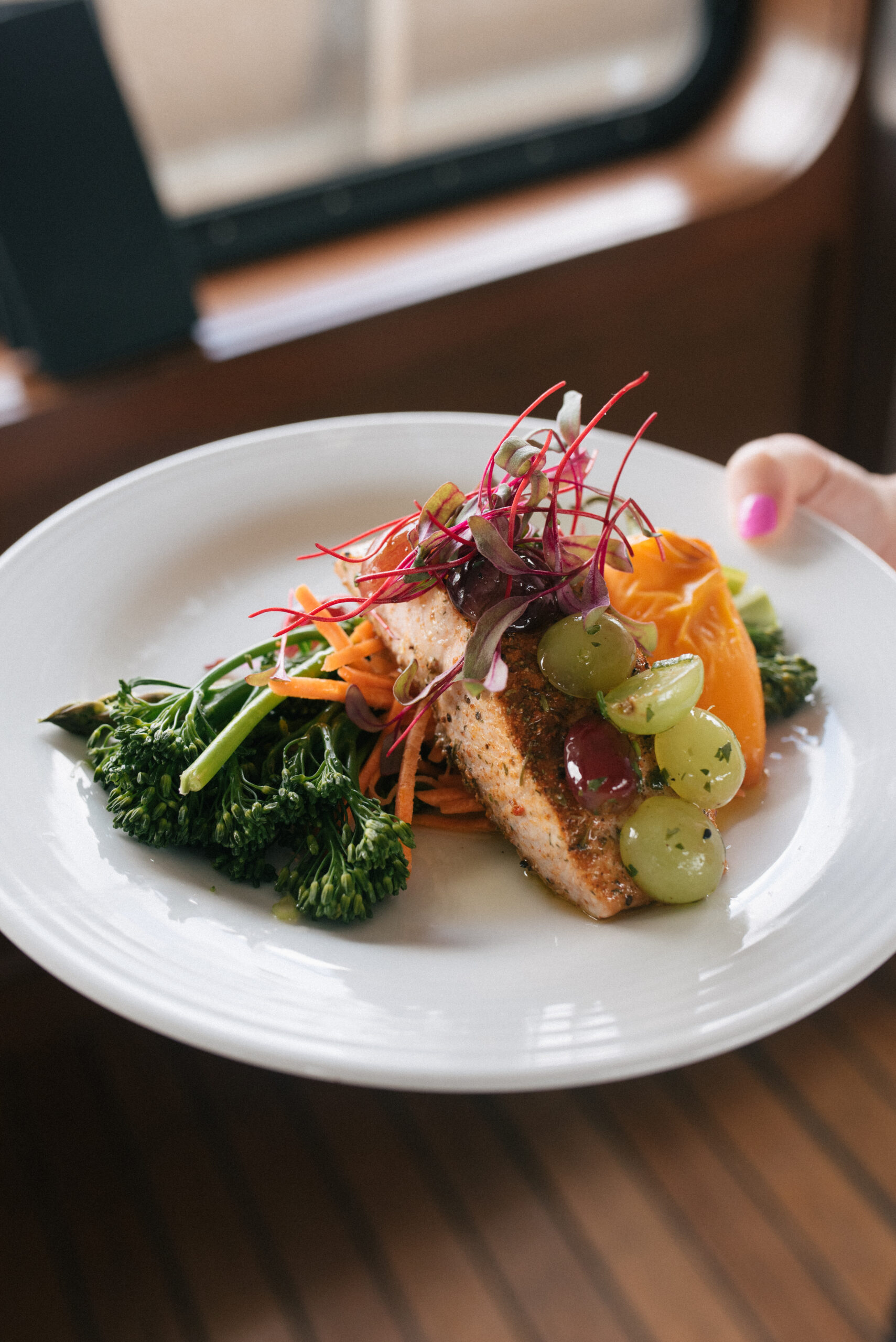 Plat de poisson sur le Grand Cru de l'Escapades Memphrémagog